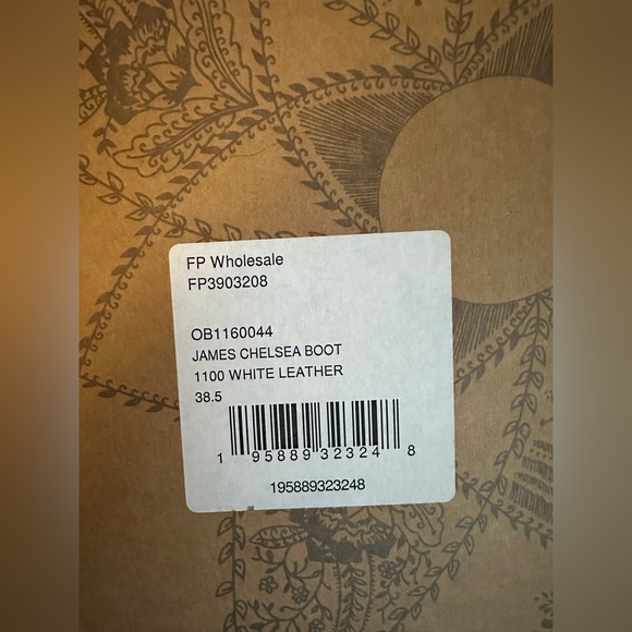 Free People James Chelsea Boot White Leather Lug Sole | NIB Size 38.5 / US 8 - Picture 14 of 16